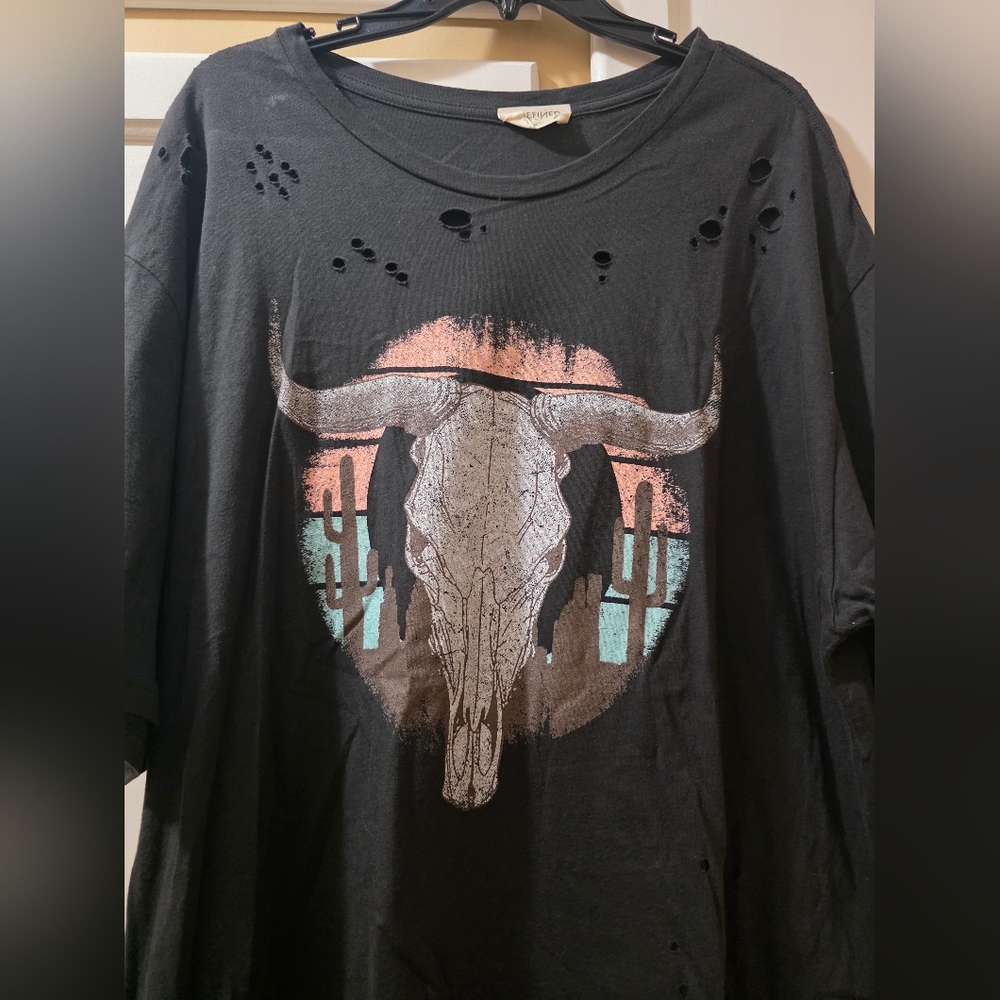 Refined Canvas Distressed Graphic Design Unisex T-Shirt with Bull Skull Design - Picture 3 of 5